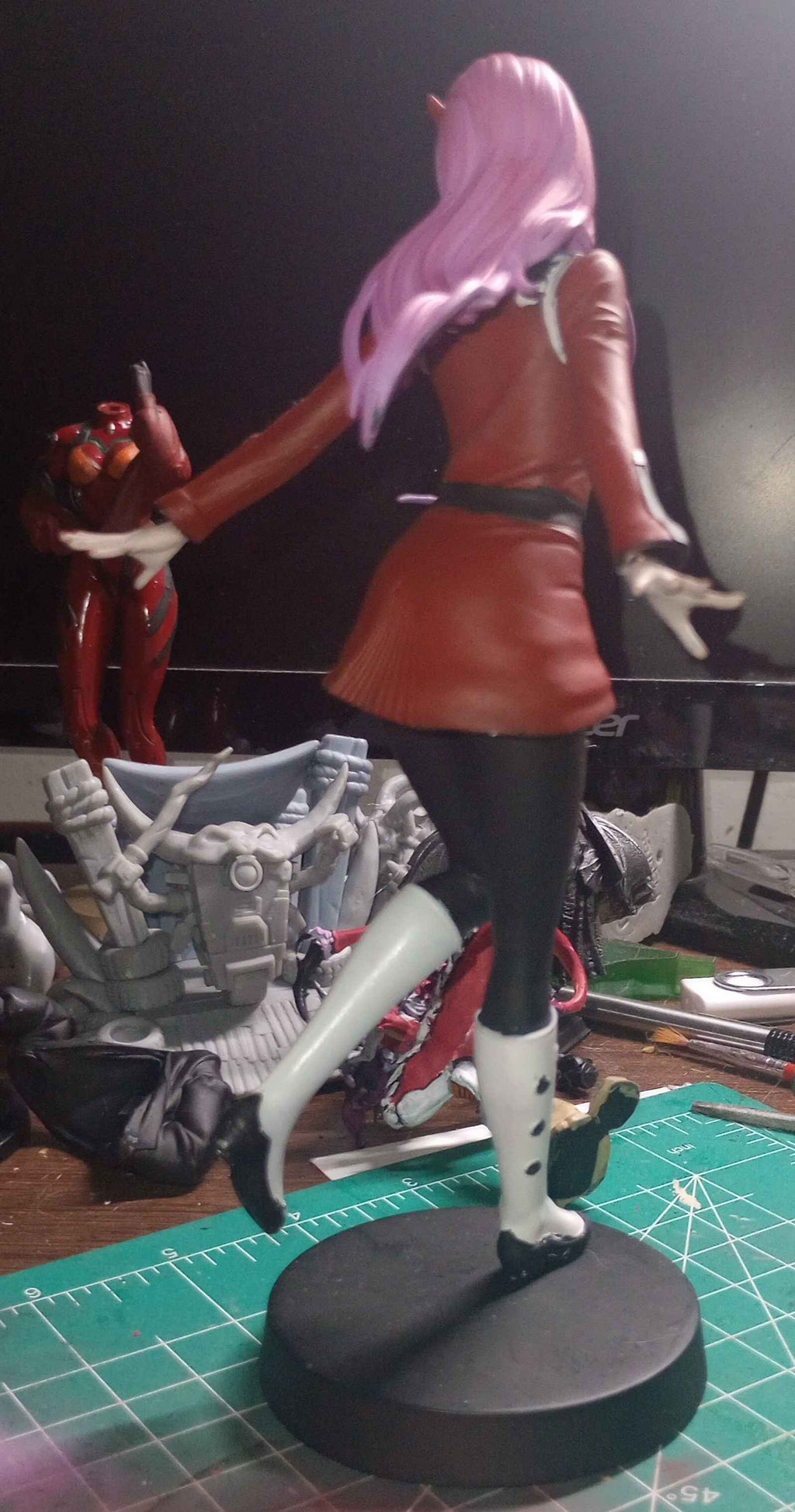 Dino Lady Mech pilot