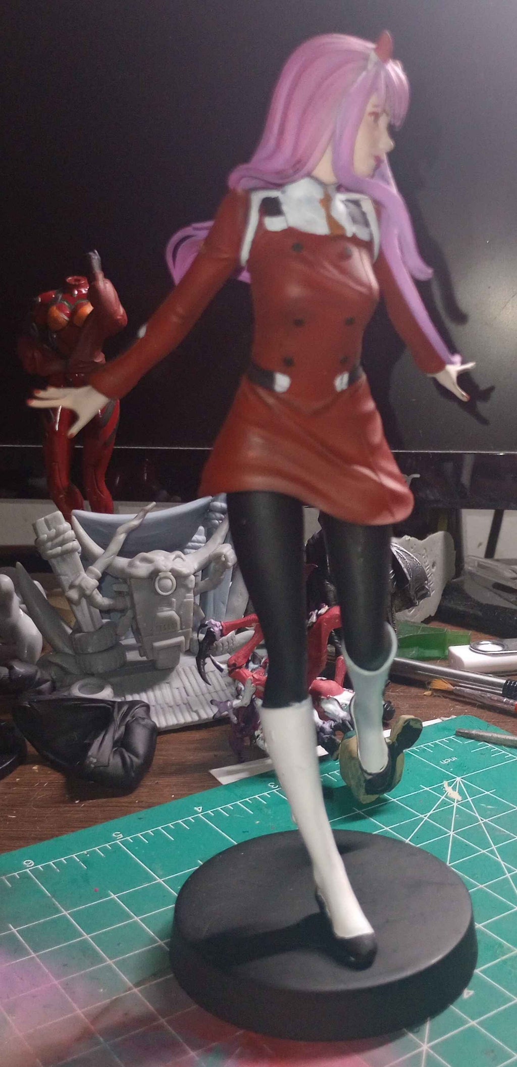 Dino Lady Mech pilot