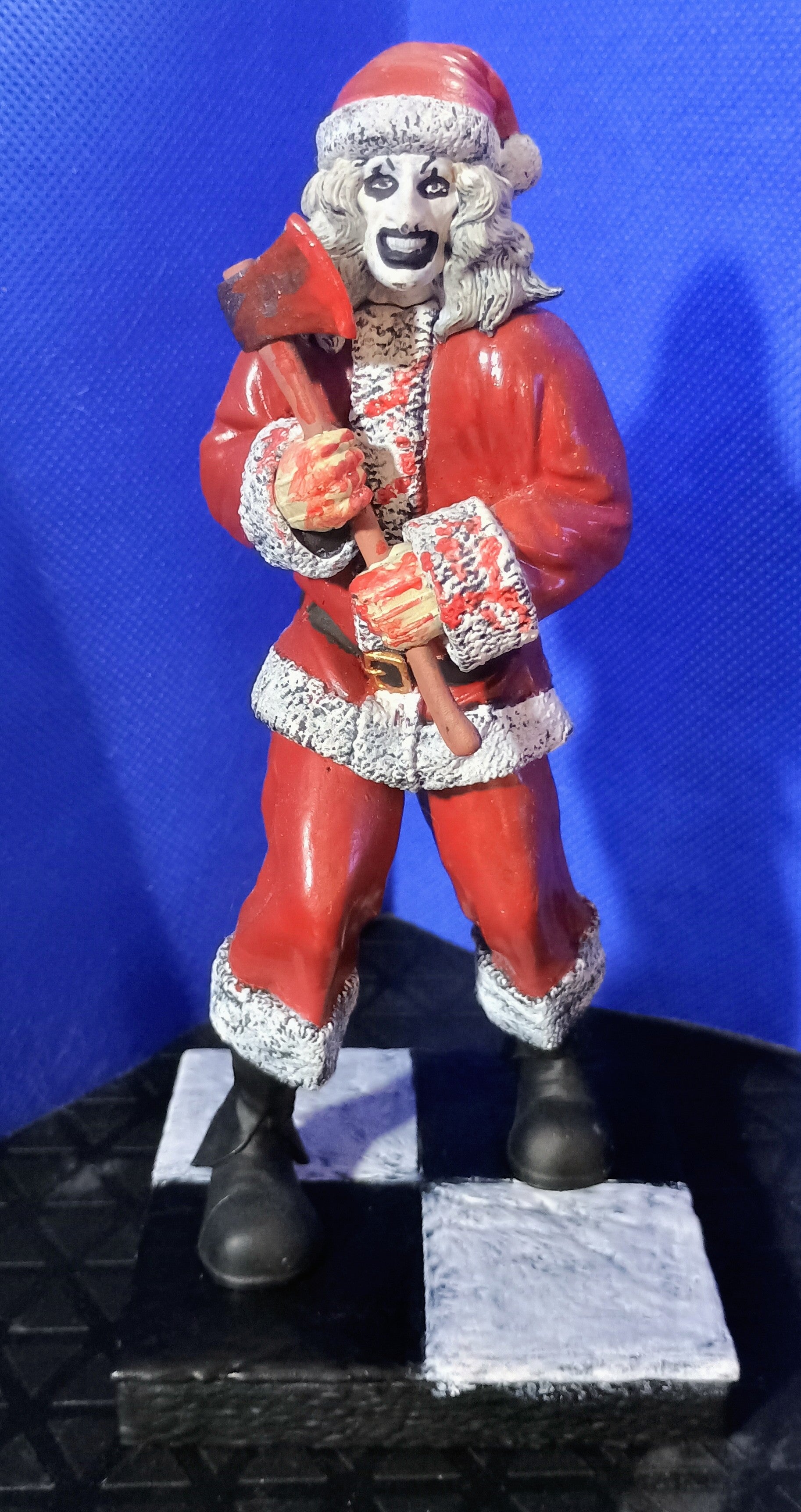 Killer Clown in festive disguise