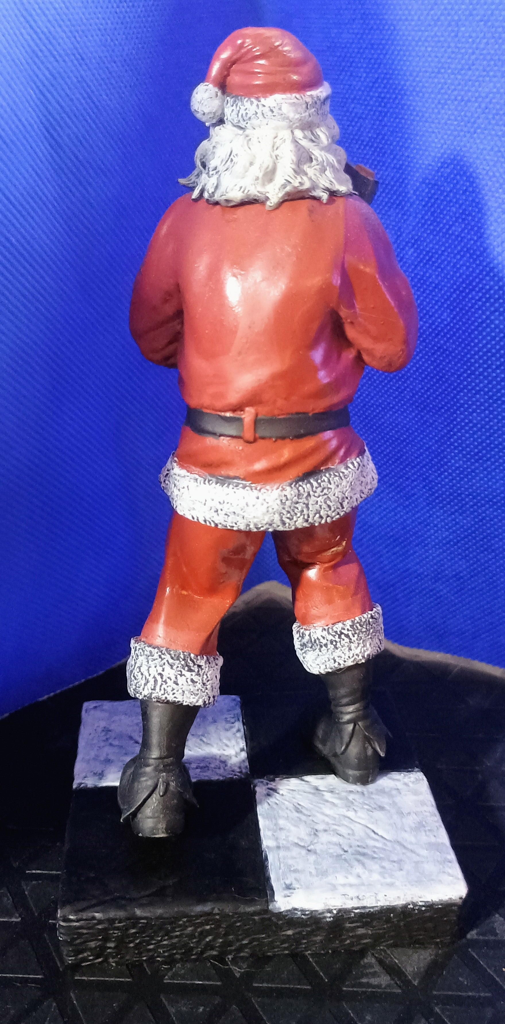 Killer Clown in festive disguise