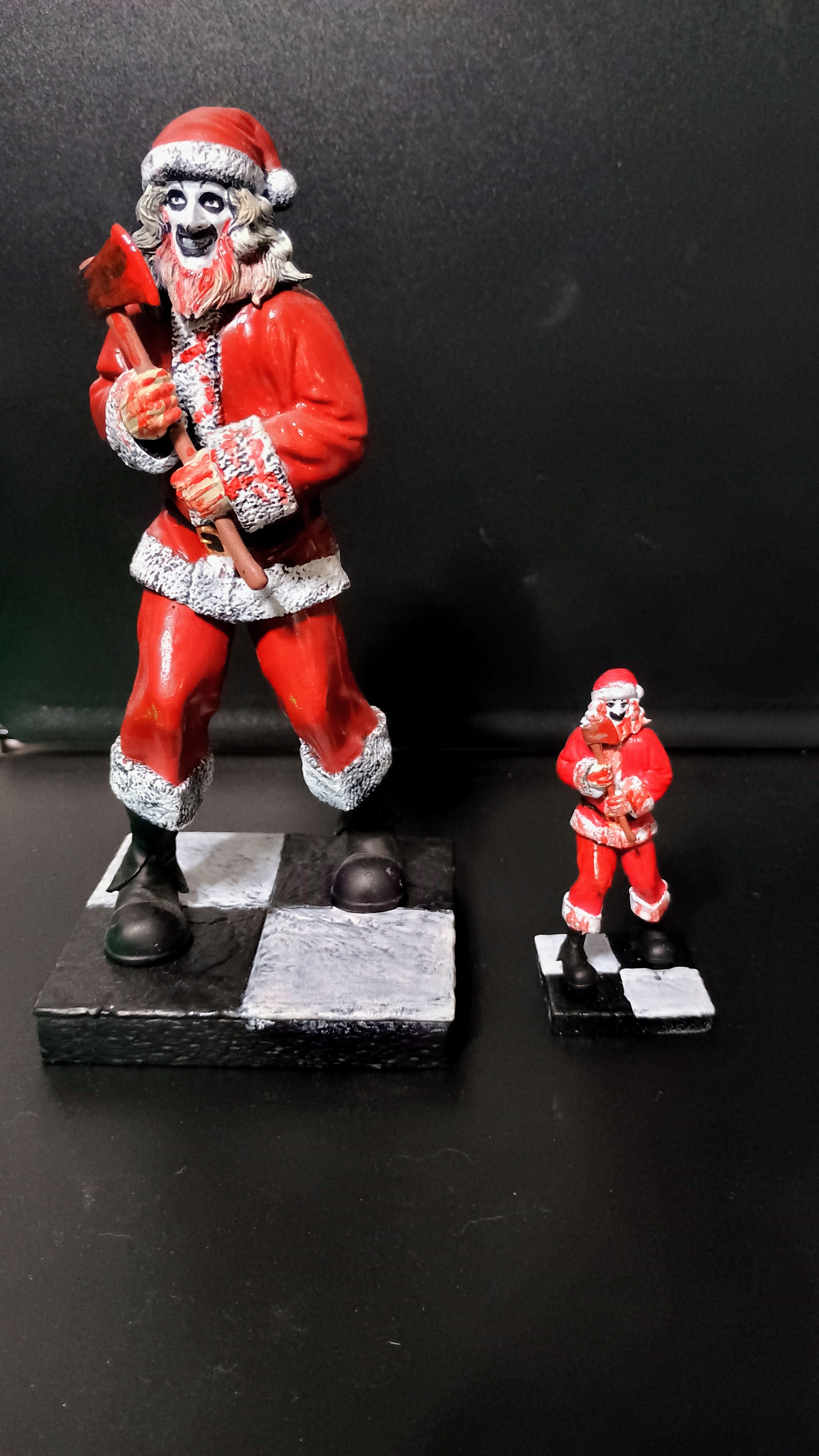 Killer Clown in festive disguise