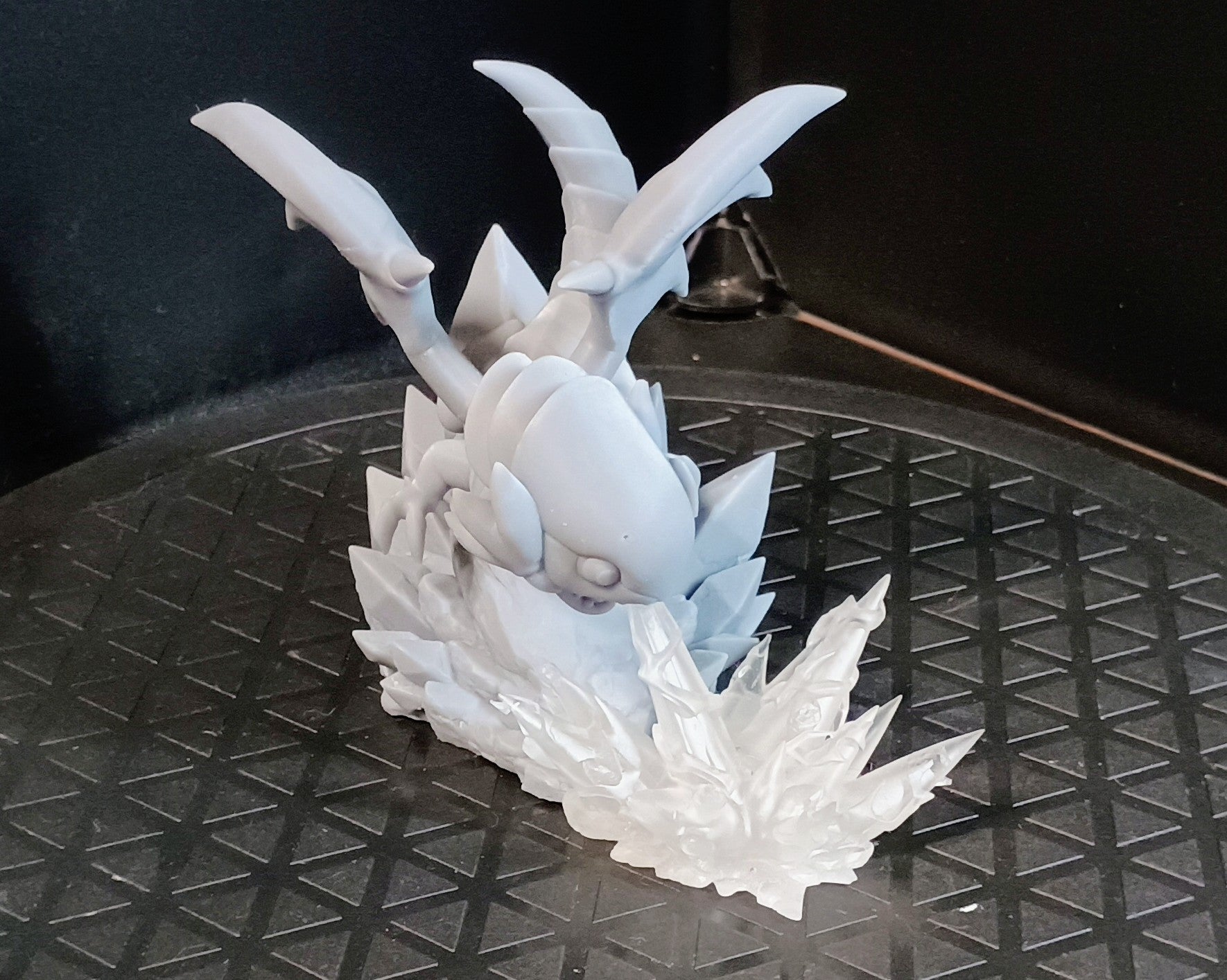 Chibi White Dragon....with blue eyes.