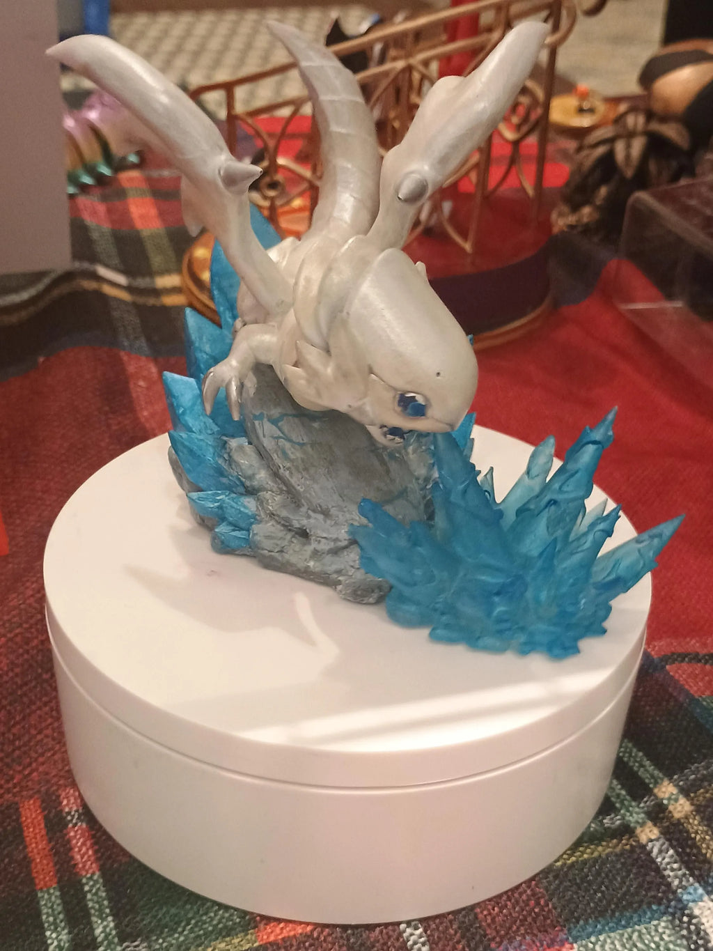 Chibi White Dragon....with blue eyes.